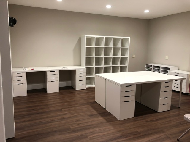 white furniture place in room